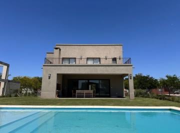 Casa · 226m² · 5 Ambientes · 1 Cochera · Casa en Venta en El Cantón, Escobar, G. B. a. Zona Norte