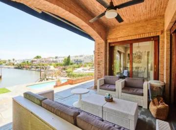 Casa · 416m² · 8 Ambientes · 4 Cocheras · Casa en Marinas del Sol