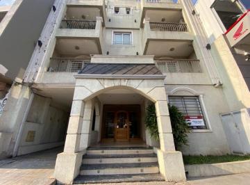 Departamento de 3 ambientes, Almirante Brown · Departamento en Av Hipolito Yrigoyen Adrogue - Excelente Ubicaciòn!