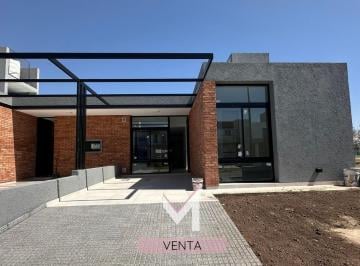 PH · 71m² · 4 Ambientes · 2 Cocheras · Duplex en Venta y Alquiler. Dos Dorm.. Planta Baja. Patio con Asador. Cochera