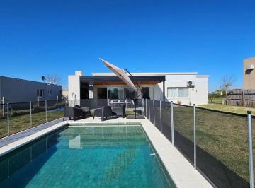 Casa · 118m² · 4 Ambientes · 2 Cocheras · Alquiler Casa 4 Ambientes San Sebastian Area 10