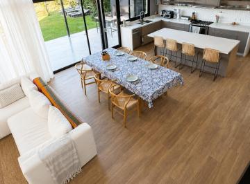 Casa de 9 ambientes, Pilar · Casa Moderna con Jardín, Parrilla y Espacios Luminosos