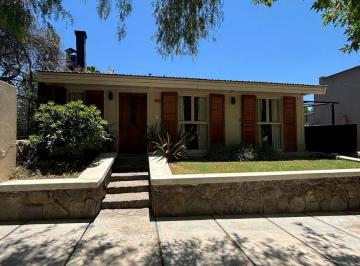 Casa de 5 ambientes, Ciudad de Mendoza · Vendemos/alquilamos Casa en Barrio Dalvian Apta Crédito