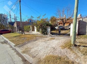 Casa · 275m² · 4 Ambientes · 3 Cocheras · Casa 3 Dorm. Sobre Lote de 275 m² | Patio y Potencial de Ampliación | Neuquén