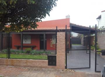 Casa de 3 ambientes, Rosario · A m de Bv. Rondeau! 2 Dorm., Cochera y Jardin