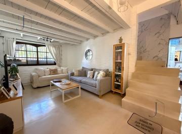 Casa · 256m² · 4 Ambientes · 1 Cochera · Casa 4 Ambientes en Venta en Castelar Sur