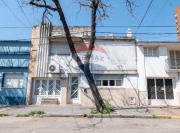 Casa · 145m² · 5 Ambientes · 1 Cochera · Casa en Venta a 50 m de Bv. Gálvez