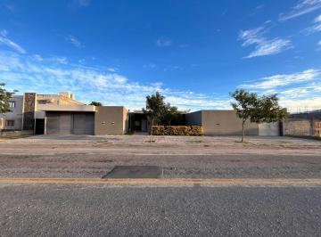 Casa · 190m² · 5 Ambientes · 2 Cocheras · Casa en Venta de 3 Dorm. Zona Predio Ferial