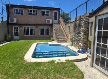 Casa · 268m² · 4 Ambientes · 2 Cocheras · Se Vende Casa de 3 Dorm. en Santa Fe