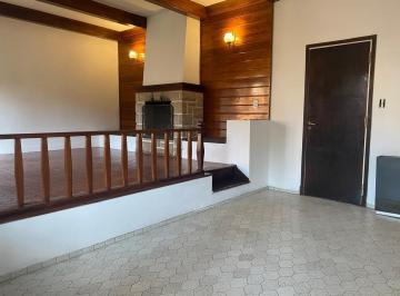 Casa · 150m² · 4 Ambientes · 2 Cocheras · Casa 4 Amb en Alquiler en Caisamar