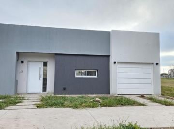 Casa · 120m² · 4 Ambientes · 1 Cochera · Venta/casa a Estrenar en Bª Belgrano/apta Credito