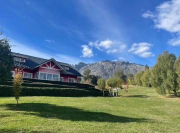 Casa · 382m² · 11 Ambientes · 1 Cochera · Casa en Las Golondrinas