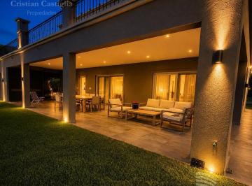 Casa · 270m² · 8 Ambientes · 2 Cocheras · Casa en El Canton - Norte