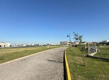 Terreno , Berazategui · Venta Lote en Barrio Villalobos con Vista Al Lago