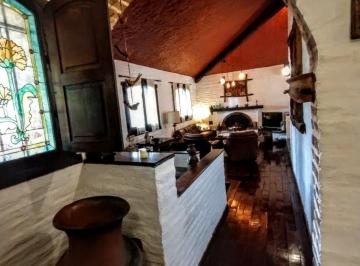 Casa · 300m² · 4 Ambientes · 2 Cocheras · Venta Casa 4 Ambientes Adrogue Patio Quinchopileta