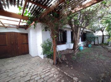 Casa · 300m² · 4 Ambientes · 2 Cocheras · Venta Casa 4 Ambientes Adrogue Patio Quinchopileta