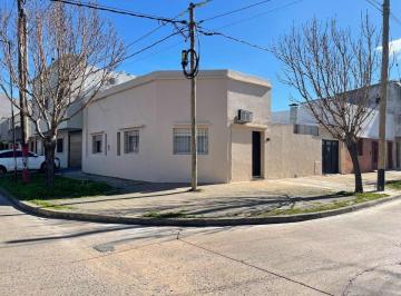 Casa · 98m² · 4 Ambientes · 1 Cochera · Casa en Venta en La Loma La Plata 3 Dorm.