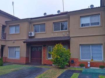 Casa · 165m² · 4 Ambientes · 1 Cochera · Alquiler Casa 4 Ambientes Alltos del Sol Apto