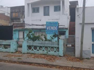 Casa · 110m² · 3 Dormitorios · 1 Cochera · Venta - Casa - 3 Dorm. - Alvarado 1478 - Azcuenaga - Rosario