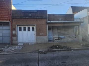 Casa de 3 ambientes, Tres de Febrero · Casa 3 Amb. con Garage, Proxima a Av Gral Paz