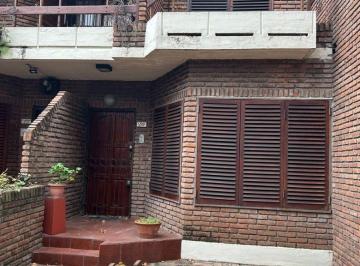 PH de 4 ambientes, Villa Urquiza · Amplia Casa con Patio con Parrilla y Cochera en Villa Urquiza
