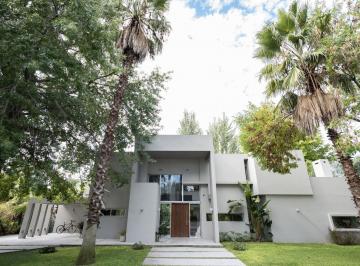 Fachada exterior · Venta Casa 5 Ambientes La Pradera Pilar