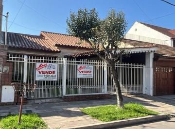 Casa de 4 ambientes, Morón · En Venta - Chalet 4 Cuadras de La Estación Haedo Norte