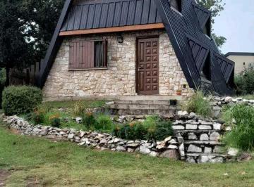Casa · 120m² · 2 Dormitorios · 1 Cochera · Cabaña Sobre La Ruta