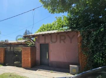 Casa · 80m² · 3 Ambientes · 2 Cocheras · Casa en Alquiler en Villa Elisa