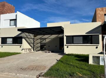 Casa · 70m² · 2 Dormitorios · 1 Cochera · Oportunidad: Duplex 2 Dorm en Planta Baja Completo en Colinas de Manantiales