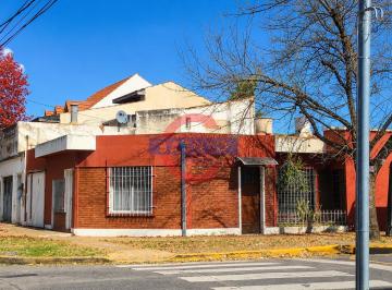 Casa · 179m² · 3 Ambientes · 1 Cochera · Venta Casa de 3 Ambientes con Patio y Parrilla en Carapachay