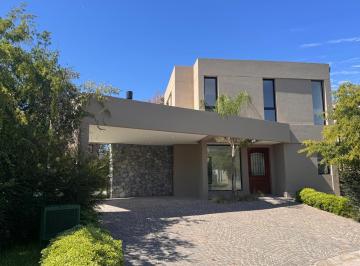 Casa · 227m² · 5 Ambientes · Casa en Fincas de Hudson