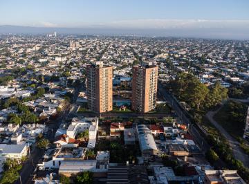 Departamento de 6 ambientes, Córdoba · Vende Dueño Directo. Seguridad 24hs y Pileta. Departamento Luminoso.