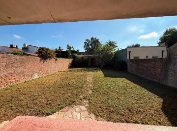 Casa · 250m² · 5 Ambientes · 1 Cochera · Casa de Estilo en Martínez| 384 m² | 4 Dorm | Jardín y Garaje