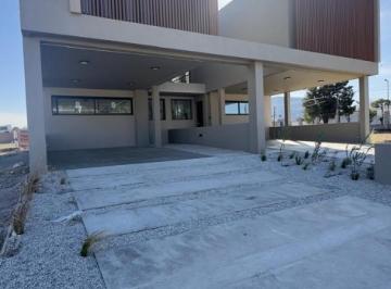 Casa · 180m² · 4 Ambientes · 2 Cocheras · Duplex en Venta - Zona Norte