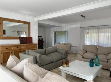 Casa · 250m² · 5 Ambientes · 7 Cocheras · Casa en Venta de 5 Ambientes en Barrio El Molino