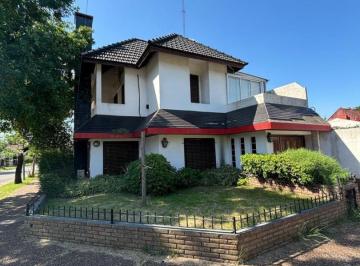 Casa · 155m² · 5 Ambientes · 1 Cochera · Casa en Venta en en Monte Grande Apta a Crédito