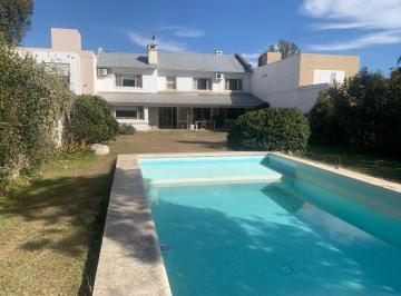 Casa · 280m² · 5 Ambientes · 1 Cochera · Casa en Venta Villa Belgrano Tres Dorm. con Pileta, Estudio Recibe Menor en Zona Norte