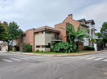 Casa · 400m² · 6 Dormitorios · 2 Cocheras · Aizpurua Al 3700 Esq Constantino Gaito, Caba