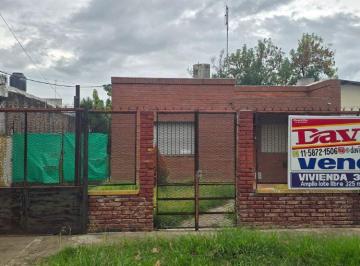 Casa de 3 ambientes, Quilmes · Casa 3 Amb. C/ Terreno y Pileta
