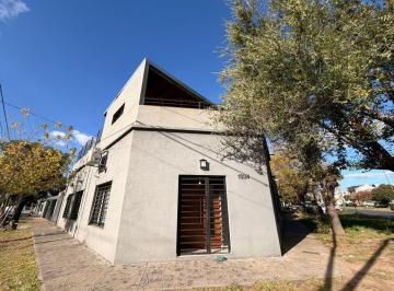 Casa · 130m² · 3 Ambientes · 2 Cocheras · Casa Excelente Estado 3 Ambientes en Banfield
