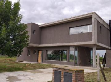 Casa · 177m² · 5 Ambientes · 1 Cochera · Casa en Venta de 5 Ambientes en Pilar con Suite y Escritorio