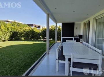 Casa · 551m² · 5 Ambientes · 4 Cocheras · Casa con 4 Dorm. en Venta en Los Castaños