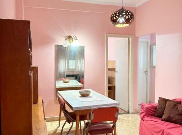 PH de 3 ambientes, Avellaneda · Venta PH con Patio Privado, a m de Av Mitre! Excelente Ubicacion!