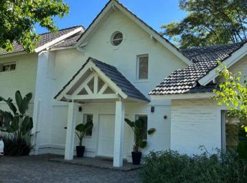Casa de 8 ambientes, Pilar · Casa en Venta Reciclada a Nuevo - 4 Dorm - Mayling Club de Campo - Hirusta Propiedades