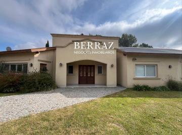 Casa · 147m² · 4 Ambientes · Casa Alquiler Anual 3 Dorm. Barrio La Argentina Lote de 1213 m² Estancias del Pilar
