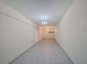 Departamento · 40m² · 1 Ambiente · 1 Cochera · Venta Amplio Monoambiente con Cochera Fija y Balcón Al Frente