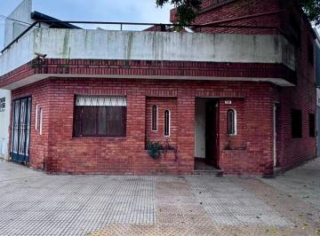 Casa de 4 ambientes, Villa Urquiza · Alquiler Casa - Zona Doho con Patio