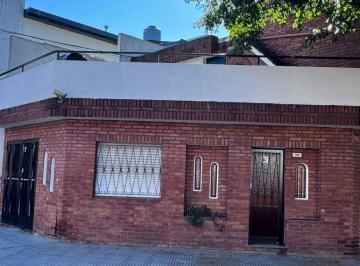 Casa Alquiler 90m² de 4 ambientes · Alquiler Casa - Zona Doho con Patio