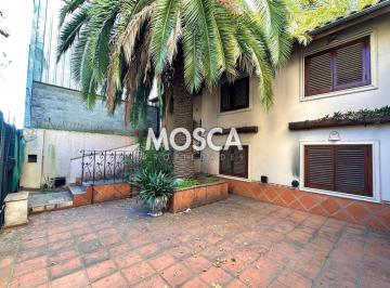 Casa · 250m² · 6 Ambientes · 3 Cocheras · Casa en Alquiler Pleno Centro de Moreno